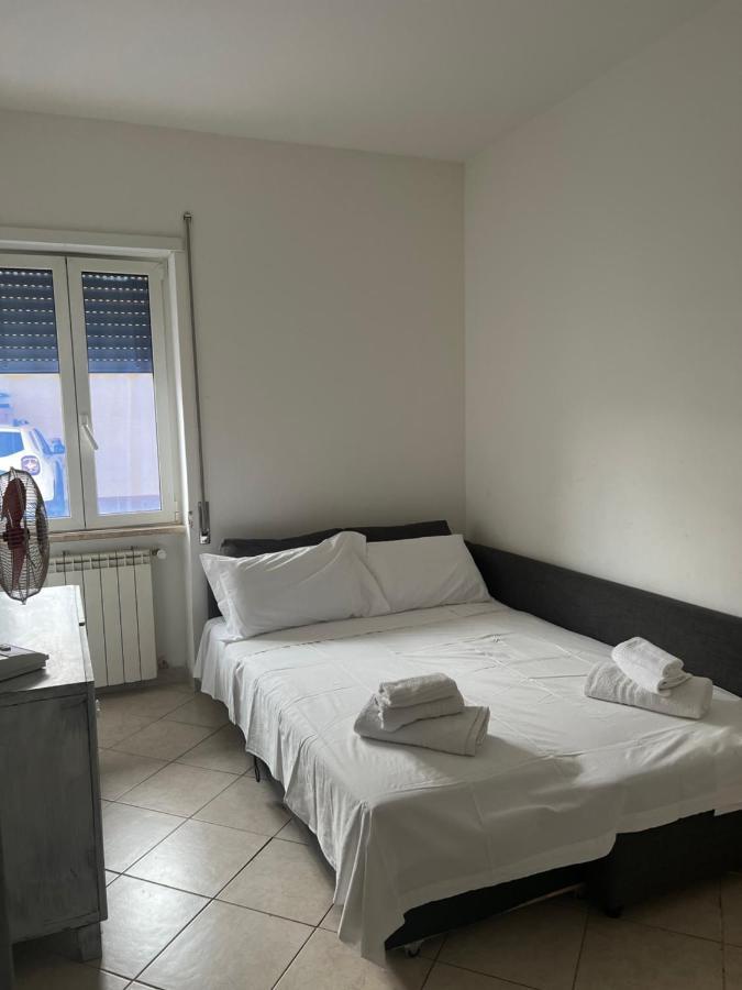Airport Apartment Alloggio Turistico T&C Фьюмичино Экстерьер фото
